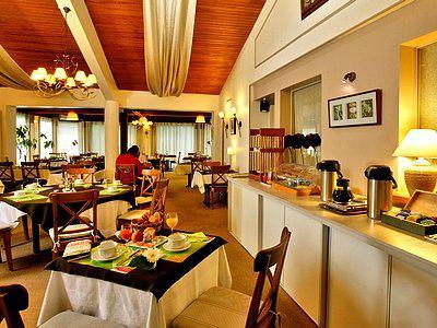 Hotel Au Relais Des Lilas Parthenay Bagian luar foto