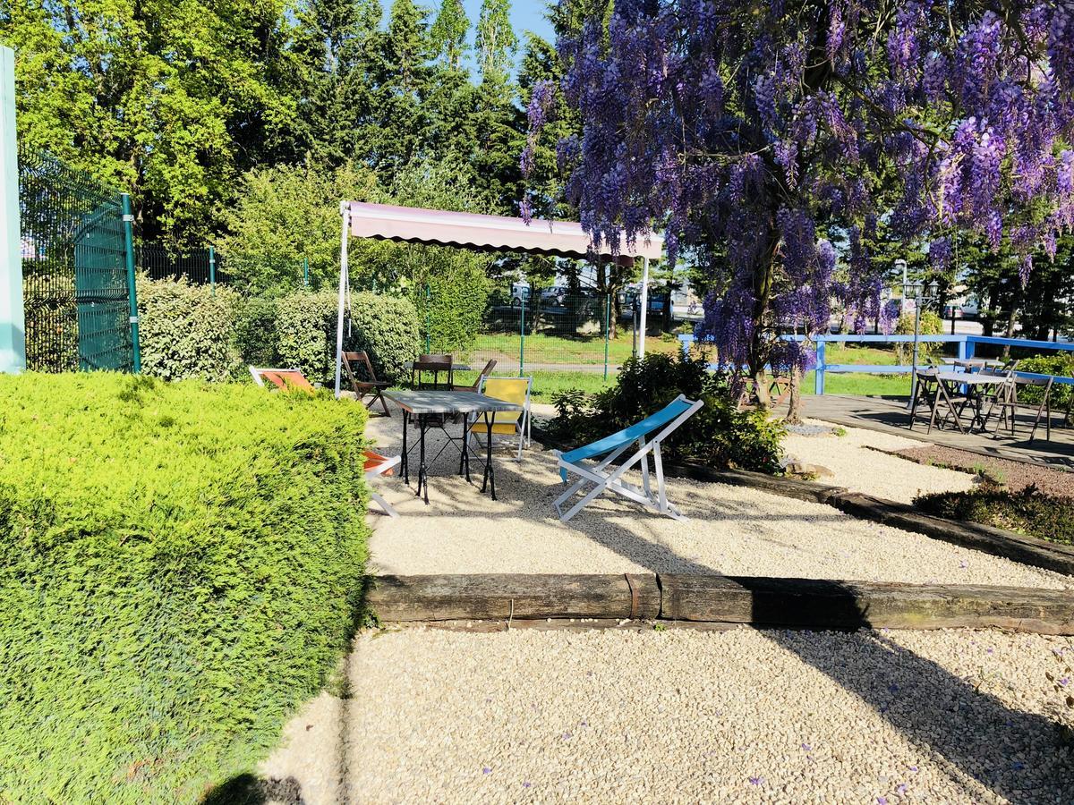 Hotel Au Relais Des Lilas Parthenay Bagian luar foto