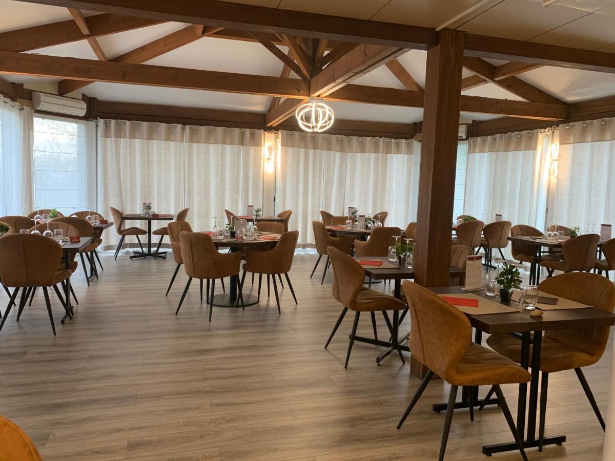 Hotel Au Relais Des Lilas Parthenay Bagian luar foto